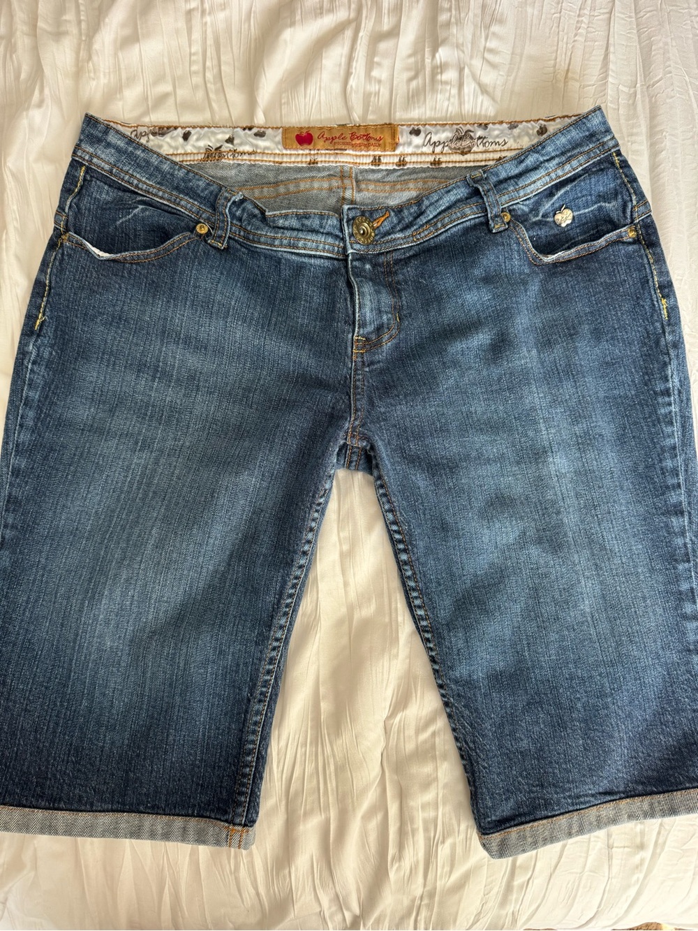 VTG Apple Bottoms Y2K Rhinestone Apple Pocket Denim Shorts 13/14